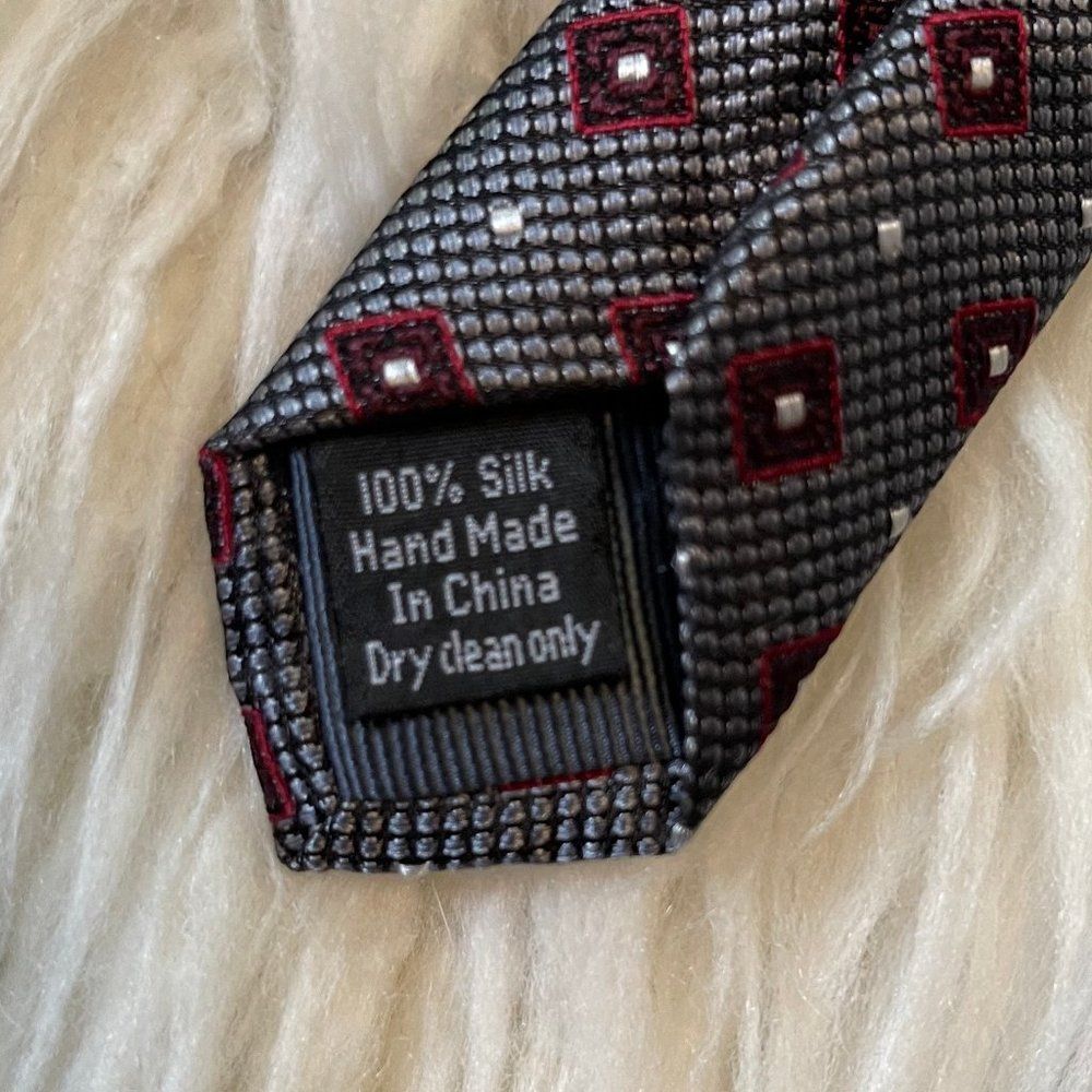 Pronto Uomo Tie - Gray & Red Black Diamond Pattern 100% Silk - Picture 6 of 7
